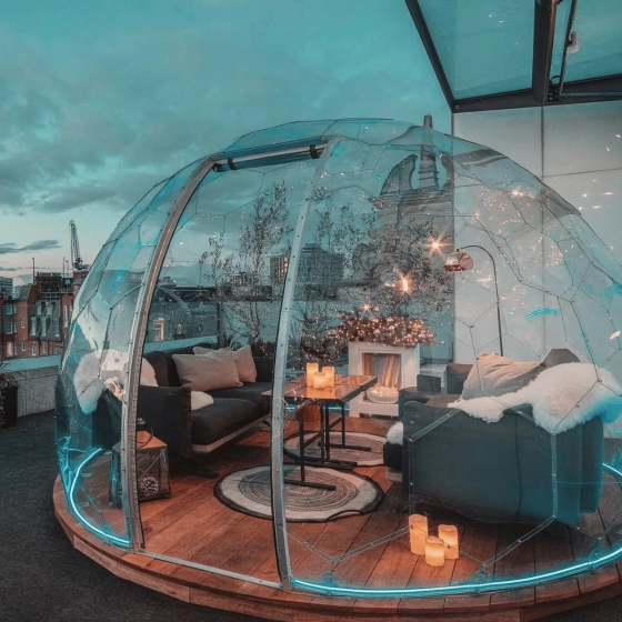 Le Cocoon Transparent...